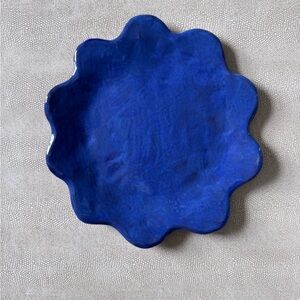 R. Wood Studio Blueberry Asymmetrical Scalloped Pottery Plate 1995